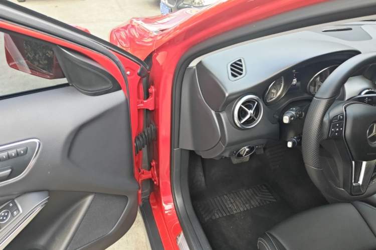 Used Mercedes-Benz GLA 2016 GLA 200 Sport Edition Driver Seat