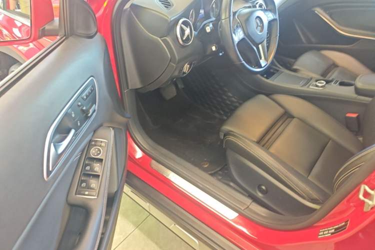Used Mercedes-Benz GLA 2016 GLA 200 Sport Edition Driver Seat