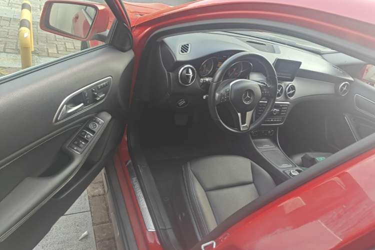Used Mercedes-Benz GLA 2016 GLA 200 Sport Edition Driver Seat