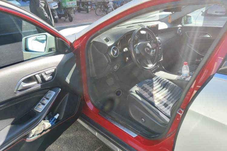 Used Mercedes-Benz GLA 2016 GLA 200 Sport Edition Driver Seat