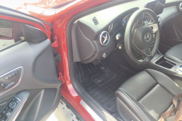 Used Mercedes-Benz GLA 2016 GLA 200 Sport Edition Driver Seat