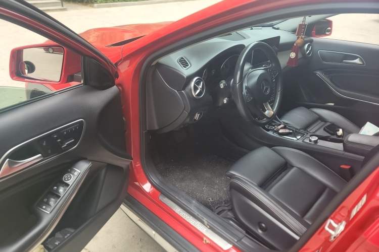 Used Mercedes-Benz GLA 2016 GLA 200 Sport Edition Driver Seat