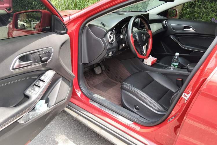 Used Mercedes-Benz GLA 2016 GLA 200 Sport Edition Driver Seat