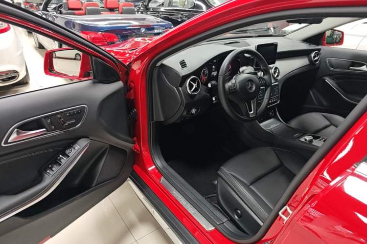 Used Mercedes-Benz GLA 2016 GLA 200 Sport Edition Driver Seat