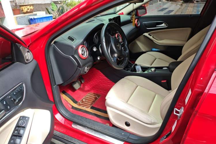 Used Mercedes-Benz GLA 2016 GLA 220 4MATIC Fashion Edition Driver Seat