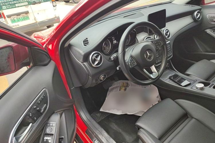Used Mercedes-Benz GLA 2016 GLA 220 4MATIC Luxury Model Driver Seat