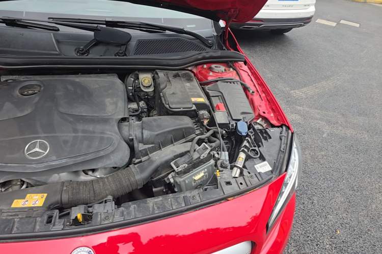 Used Mercedes-Benz GLA 2016 GLA 200 Fashion Model Engine Bay Left