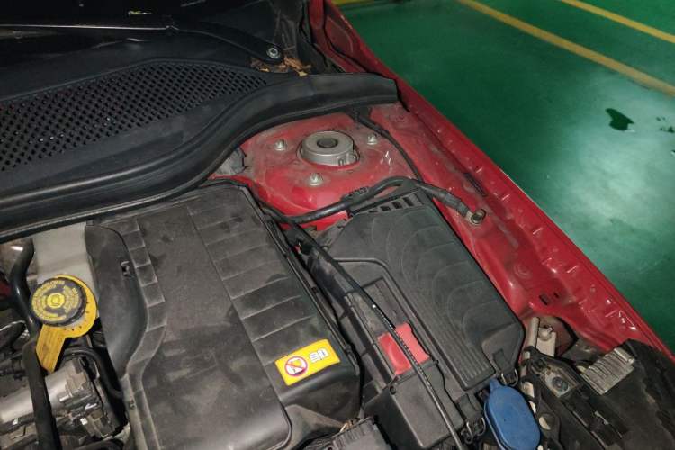 Used Mercedes-Benz GLA 2016 GLA 200 Fashion Model Engine Bay Left
