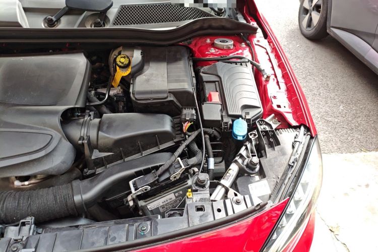 Used Mercedes-Benz GLA 2016 GLA 220 4MATIC Fashion Edition Engine Bay Left