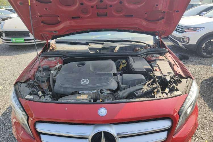 Used Mercedes-Benz GLA 2016 GLA 200 Fashion Model Engine Bay