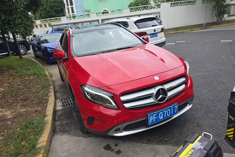 Used Mercedes-Benz GLA 2016 GLA 200 Fashion Model Front Right 45 Deg