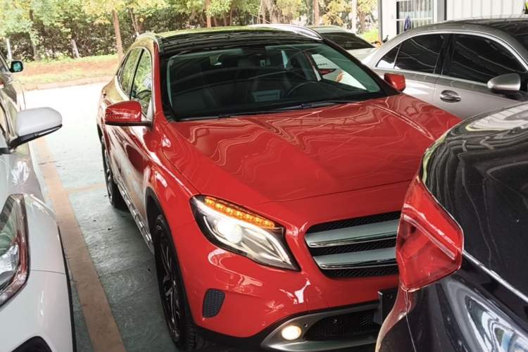Used Mercedes-Benz GLA 2016 GLA 200 Fashion Model Front Right 45 Deg
