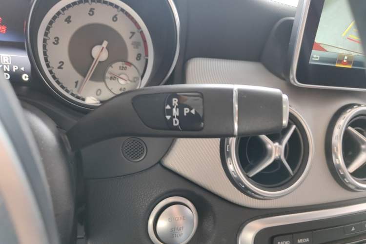 Used Mercedes-Benz GLA 2016 GLA 220 4MATIC Fashion Edition Gear Lever