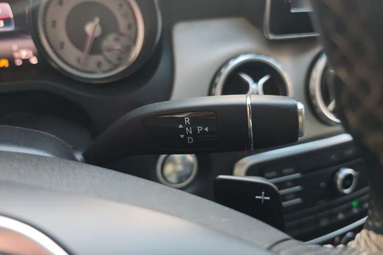 Used Mercedes-Benz GLA 2016 GLA 200 Fashion Model Gear Lever