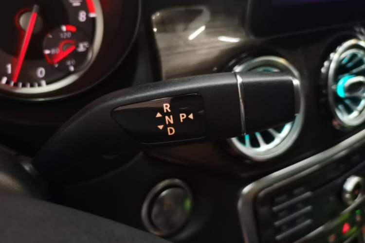 Used Mercedes-Benz GLA 2016 GLA 200 Fashion Model Gear Lever
