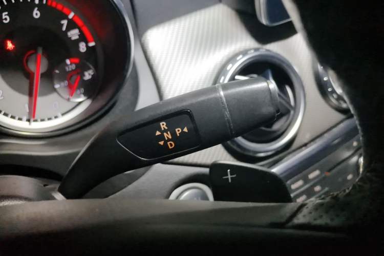 Used Mercedes-Benz GLA 2016 GLA 220 4MATIC Fashion Edition Gear Lever