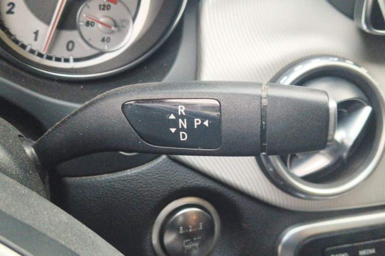 Used Mercedes-Benz GLA 2016 GLA 220 4MATIC Fashion Edition Gear Lever