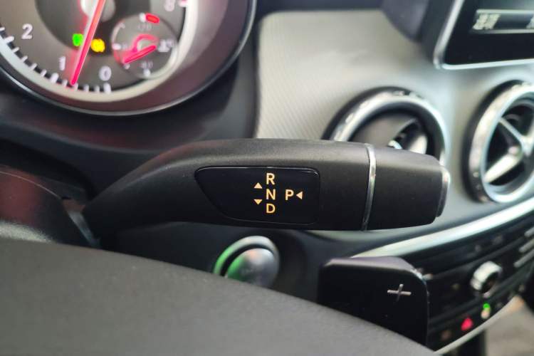 Used Mercedes-Benz GLA 2016 GLA 220 4MATIC Fashion Edition Gear Lever