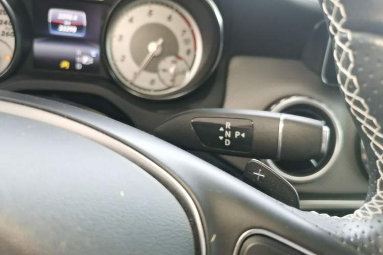 Used Mercedes-Benz GLA 2016 GLA 220 4MATIC Fashion Edition Gear Lever