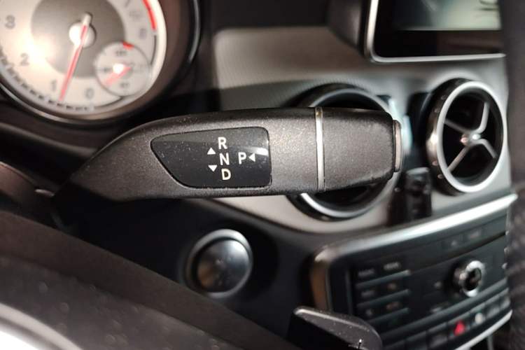 Used Mercedes-Benz GLA 2016 GLA 220 4MATIC Fashion Edition Gear Lever