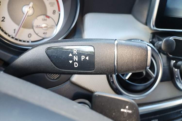 Used Mercedes-Benz GLA 2016 GLA 220 4MATIC Fashion Edition Gear Lever