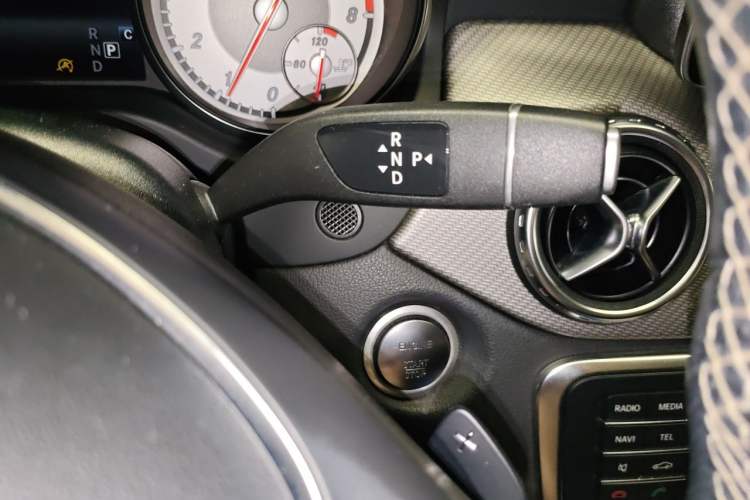 Used Mercedes-Benz GLA 2016 GLA 220 4MATIC Fashion Edition Gear Lever