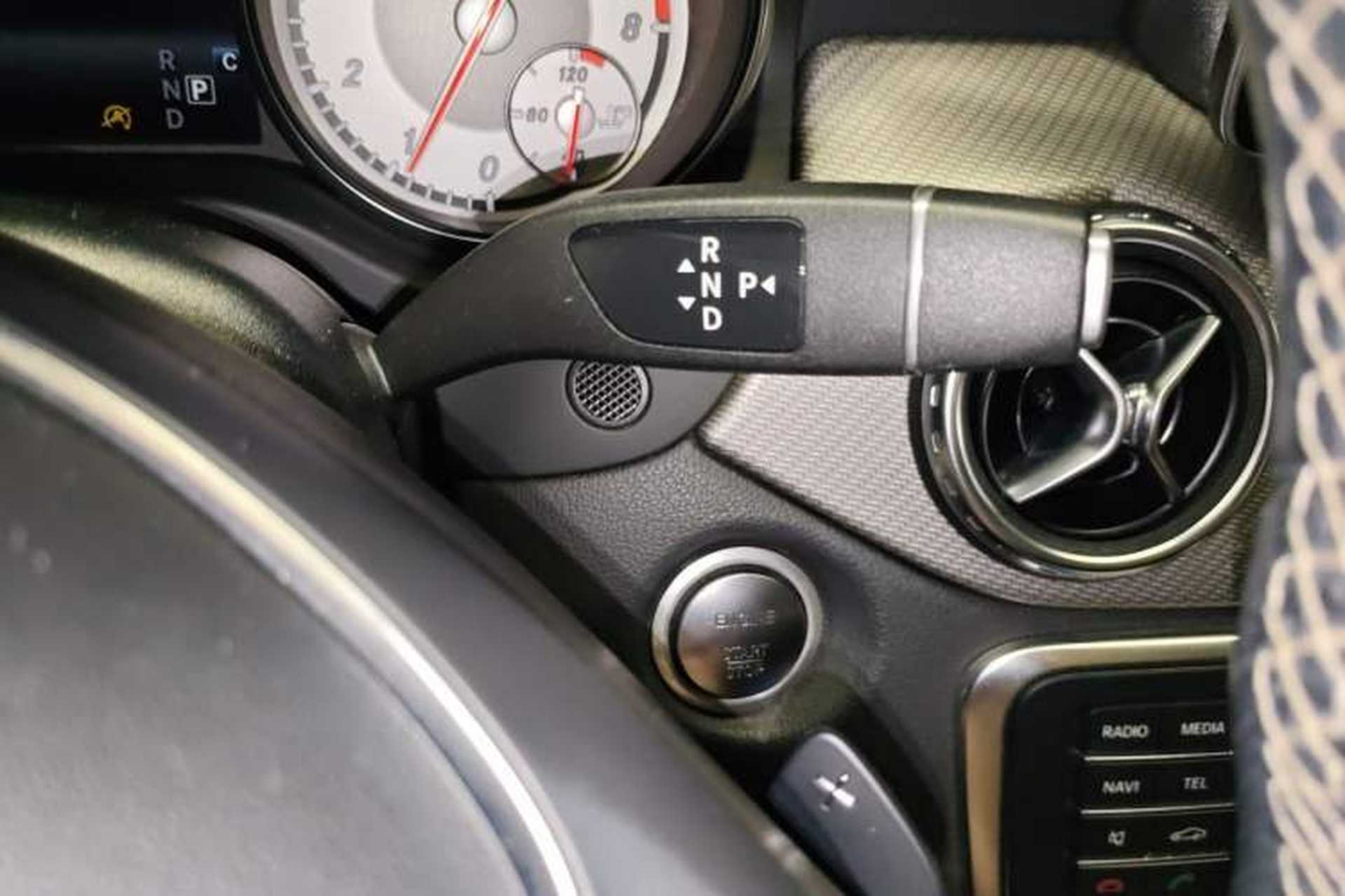 Used Mercedes-Benz GLA 2016 GLA 220 4MATIC Fashion Edition Gear Lever