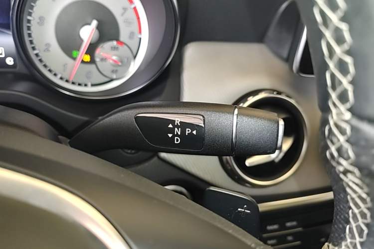 Used Mercedes-Benz GLA 2016 GLA 200 Fashion Model Gear Lever