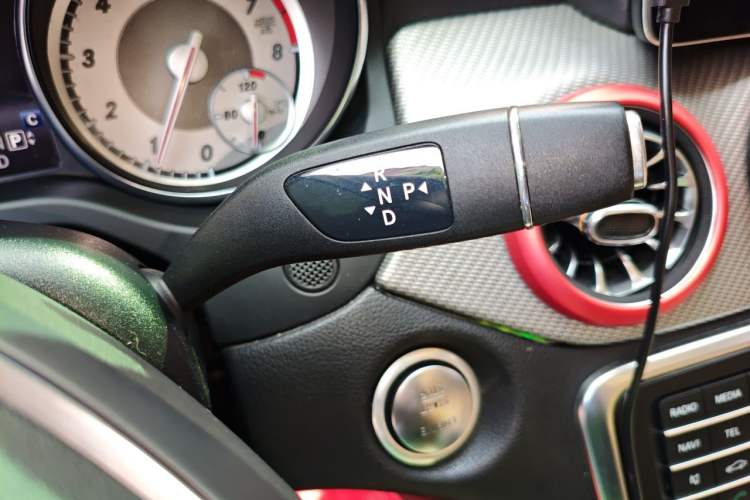 Used Mercedes-Benz GLA 2016 GLA 220 4MATIC Fashion Edition Gear Lever