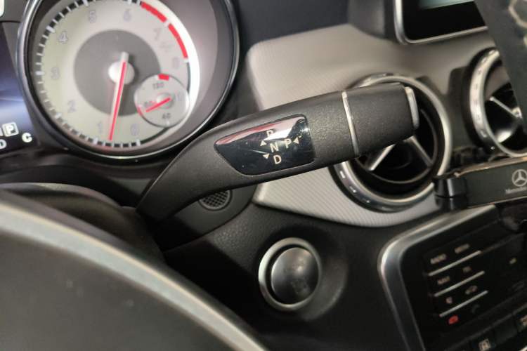 Used Mercedes-Benz GLA 2016 GLA 220 4MATIC Fashion Edition Gear Lever