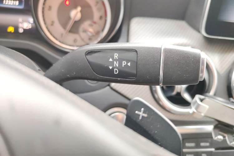 Used Mercedes-Benz GLA 2016 GLA 220 4MATIC Luxury Model Gear Lever