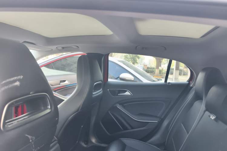 Used Mercedes-Benz GLA 2016 GLA 220 4MATIC Fashion Edition Headliner