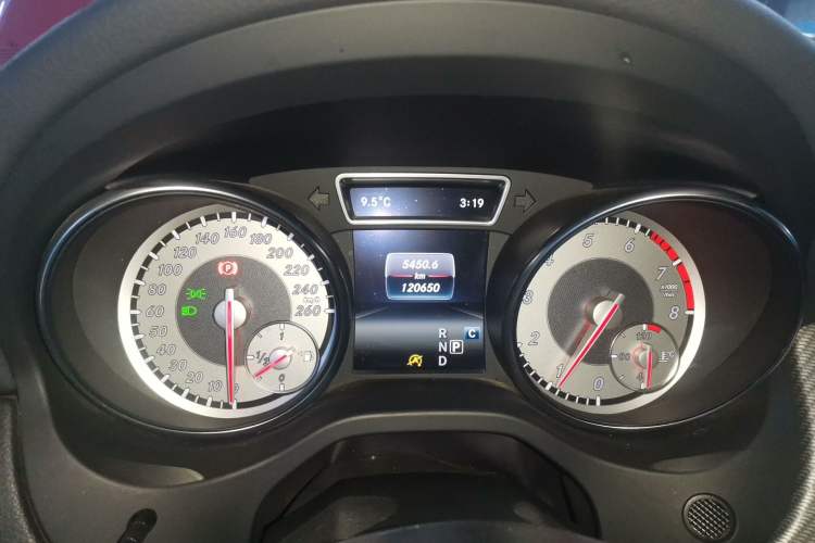 Used Mercedes-Benz GLA 2016 GLA 200 Fashion Model Instrument Cluster
