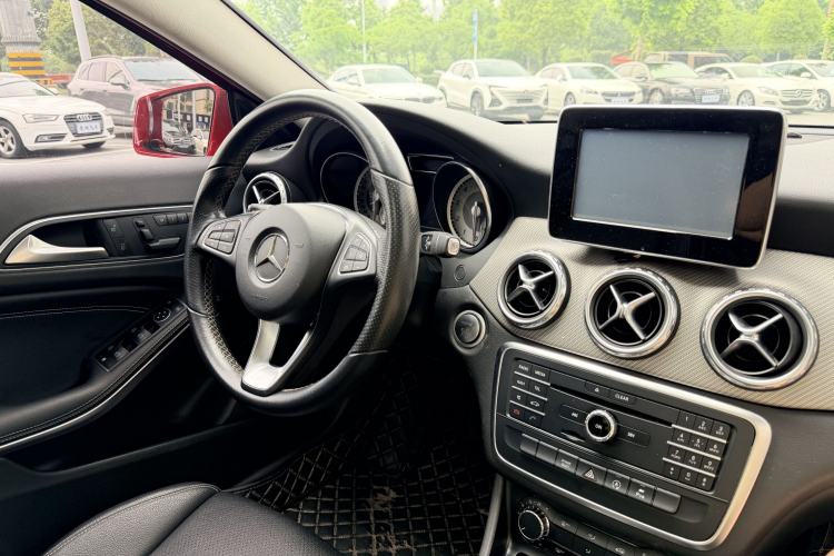 Used Mercedes-Benz GLA 2016 GLA 200 Sport Edition Interior 2