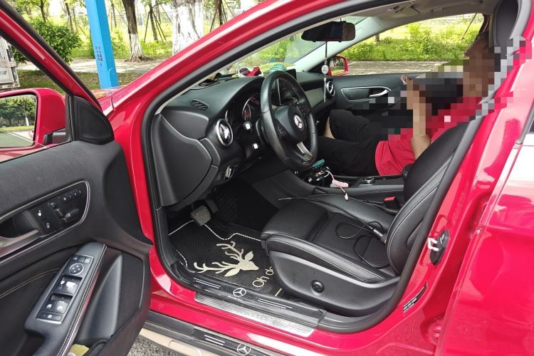 Used Mercedes-Benz GLA 2016 GLA 200 Sport Edition Interior 3