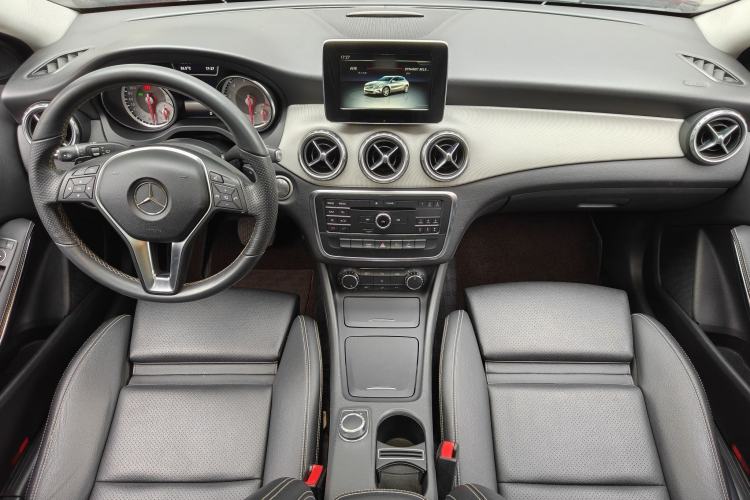 Used Mercedes-Benz GLA 2016 GLA 200 Sport Edition Interior 3