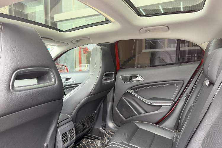 Used Mercedes-Benz GLA 2016 GLA 200 Sport Edition Interior 3