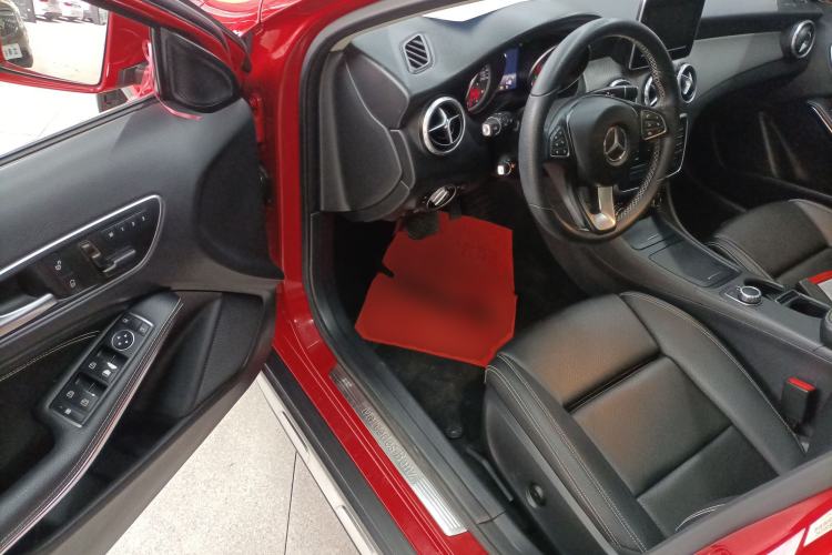 Used Mercedes-Benz GLA 2016 GLA 200 Sport Edition Interior 3
