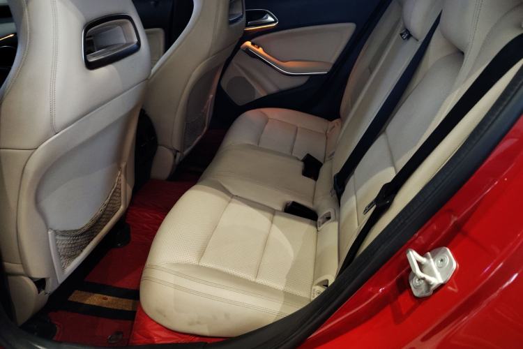 Used Mercedes-Benz GLA 2016 GLA 220 4MATIC Fashion Edition Interior 4