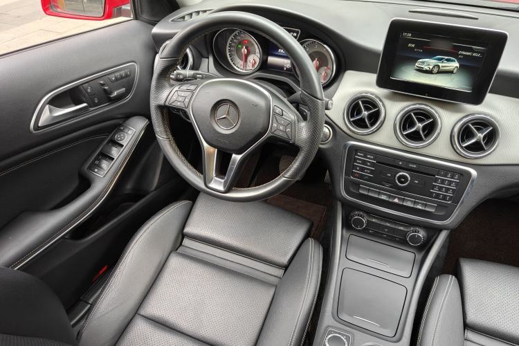 Used Mercedes-Benz GLA 2016 GLA 200 Sport Edition Interior 4