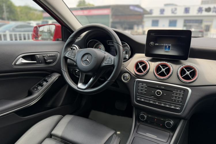 Used Mercedes-Benz GLA 2016 GLA 220 4MATIC Fashion Edition Interior 4