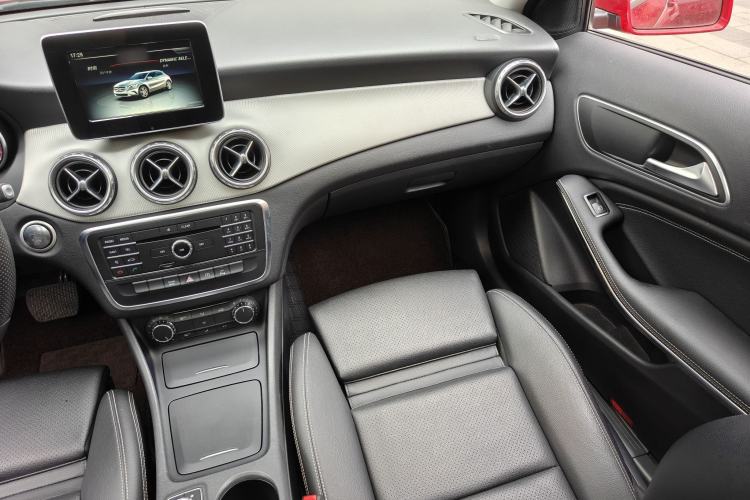 Used Mercedes-Benz GLA 2016 GLA 200 Sport Edition Interior 5