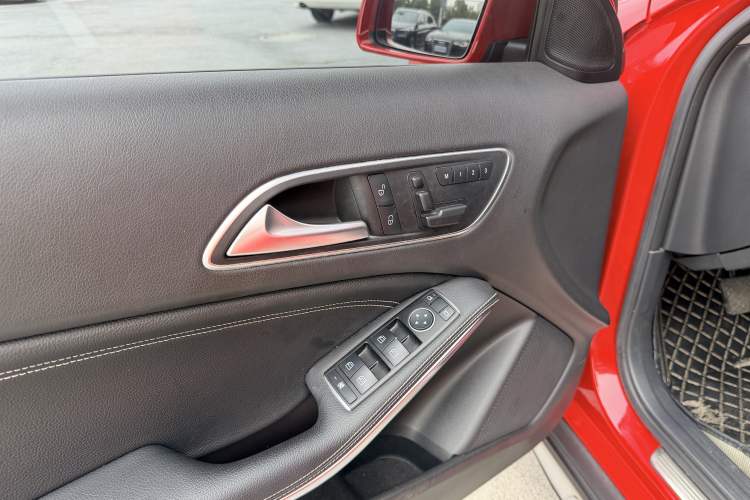 Used Mercedes-Benz GLA 2016 GLA 200 Sport Edition Interior 5