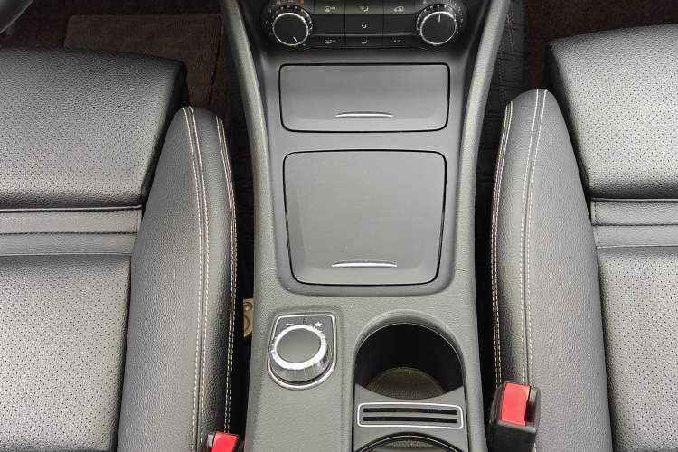 Used Mercedes-Benz GLA 2016 GLA 200 Sport Edition Interior 8