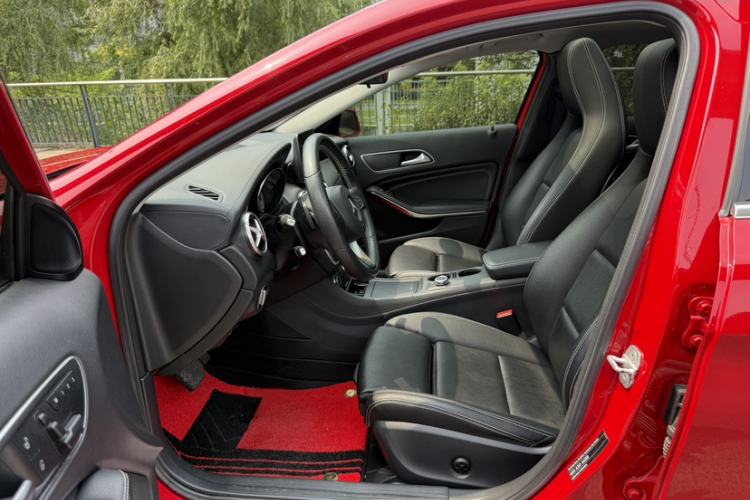 Used Mercedes-Benz GLA 2016 GLA 200 Fashion Model Interior 9