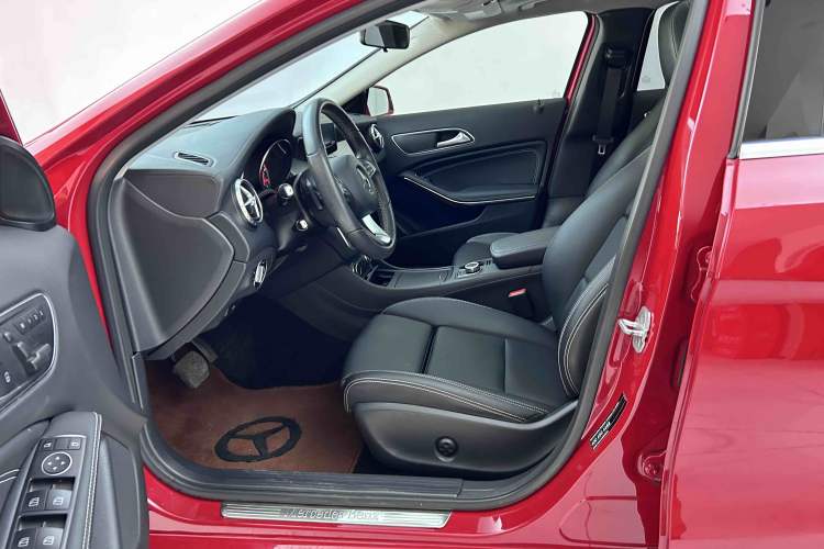 Used Mercedes-Benz GLA 2016 GLA 200 Fashion Model Left Front Seat