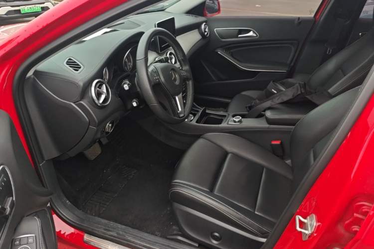 Used Mercedes-Benz GLA 2016 GLA 200 Fashion Model Left Front Seat