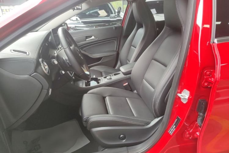 Used Mercedes-Benz GLA 2016 GLA 220 4MATIC Fashion Edition Left Front Seat
