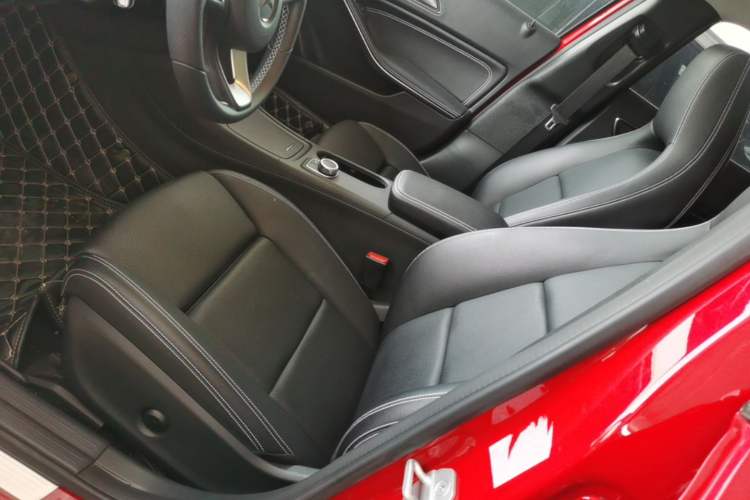 Used Mercedes-Benz GLA 2016 GLA 220 4MATIC Fashion Edition Left Front Seat