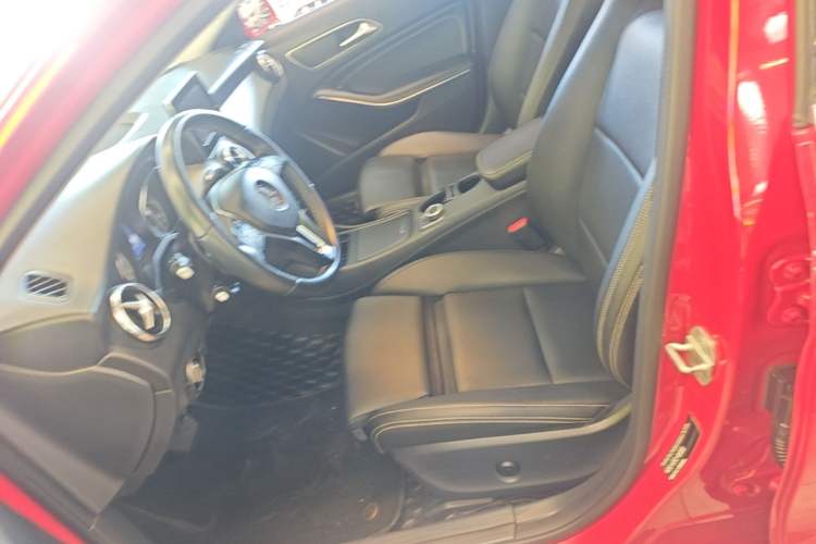 Used Mercedes-Benz GLA 2016 GLA 200 Sport Edition Left Front Seat